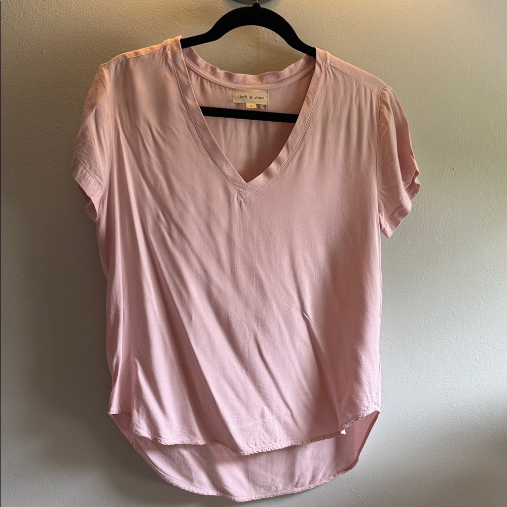 Cloth and Stone Light Pink V-Neck Short Sleeve Top